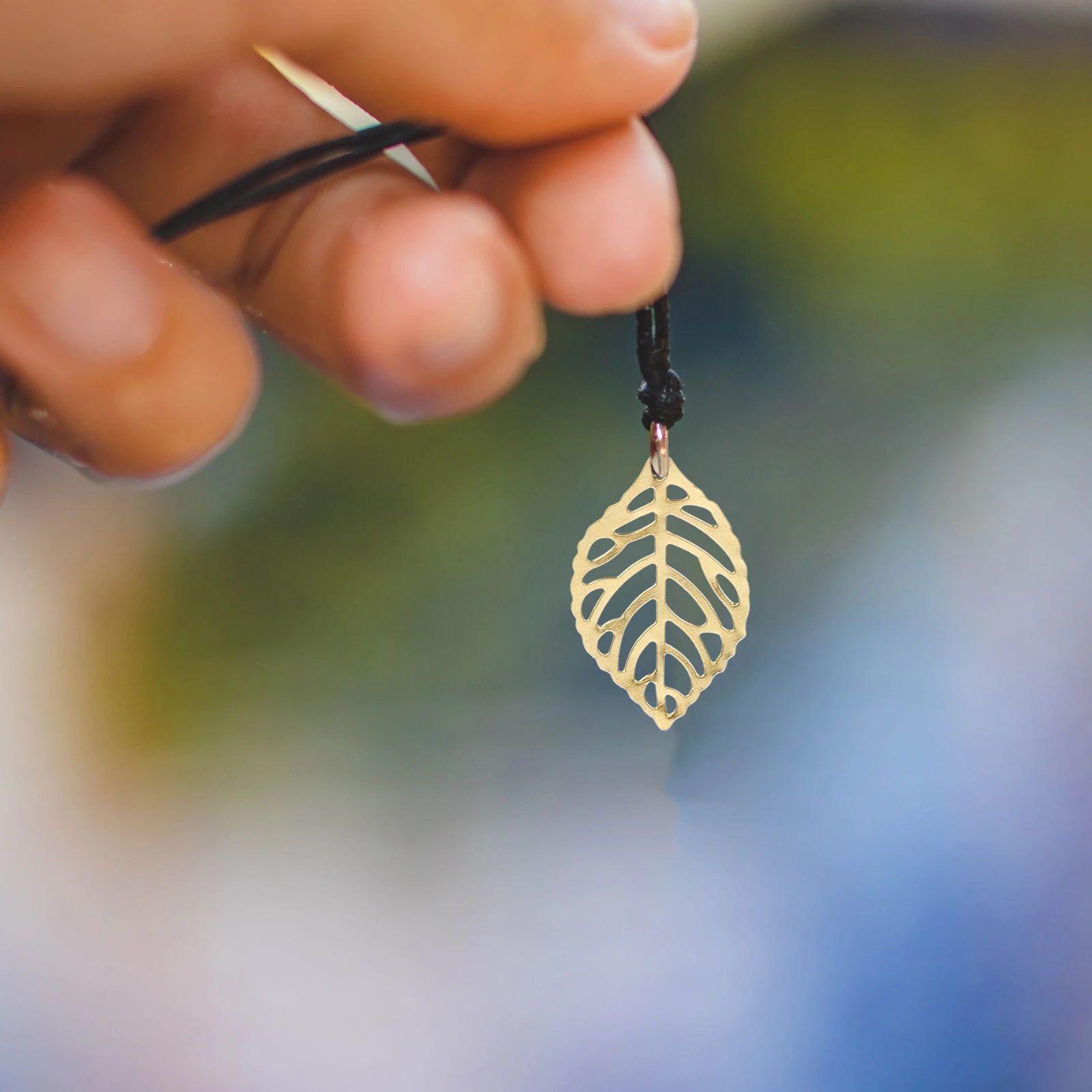 

100 Pcs Hollow Tree Leaf Gold Alloy Jewelry Making Supplies 35x20mm DIY Pierced Earrings Necklace Bracelet Accessories