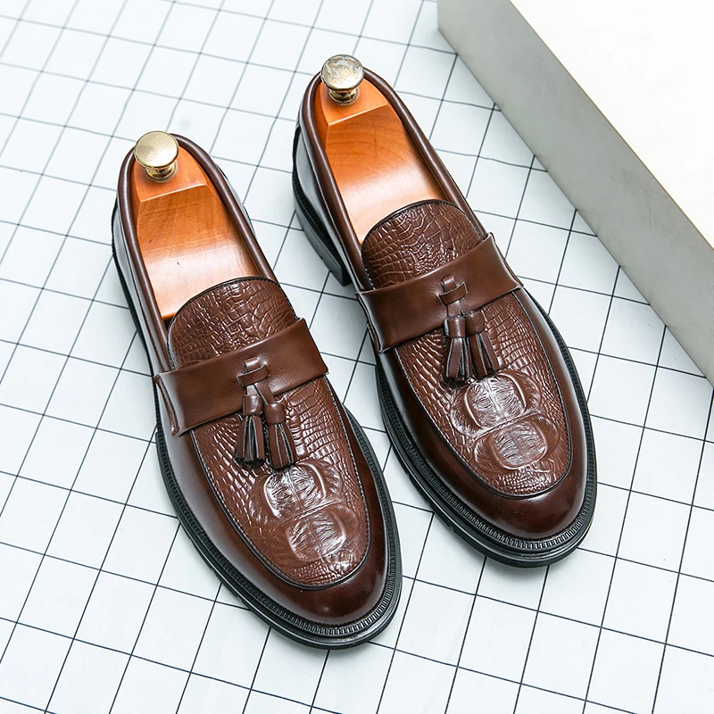 أحذية كاجوال للرجال بشراشيب مناسبة للعمل الرسمي بنمط تمساح أحذية عصرية ذات ملمس راقي