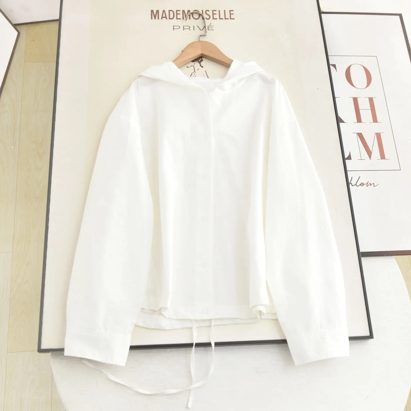

Casual Style White Shirt Jacket Women's Loose Fit Hooded Thin Outerwear Summer 2026 Minimalist Design Versatile Lightweight