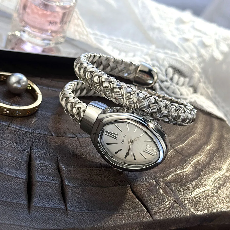 1 Piece Ladies Fashion Quartz Watch Hollow out Steel Band Snake Head Design Unique Personality Trendy Circle Watch