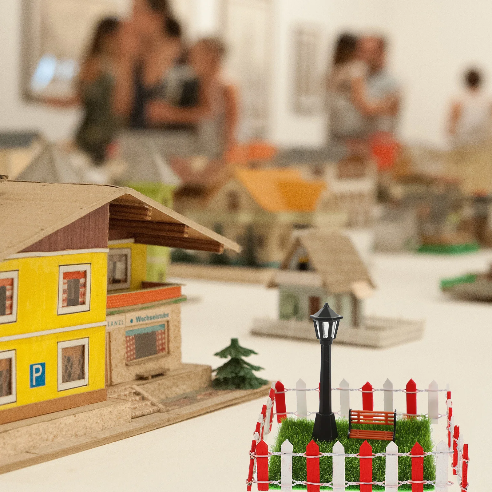 

1 set Chair Set Realistic Garden Art Miniature Ornament For House Decorations Small House Decor Mini Street Lamp Bench