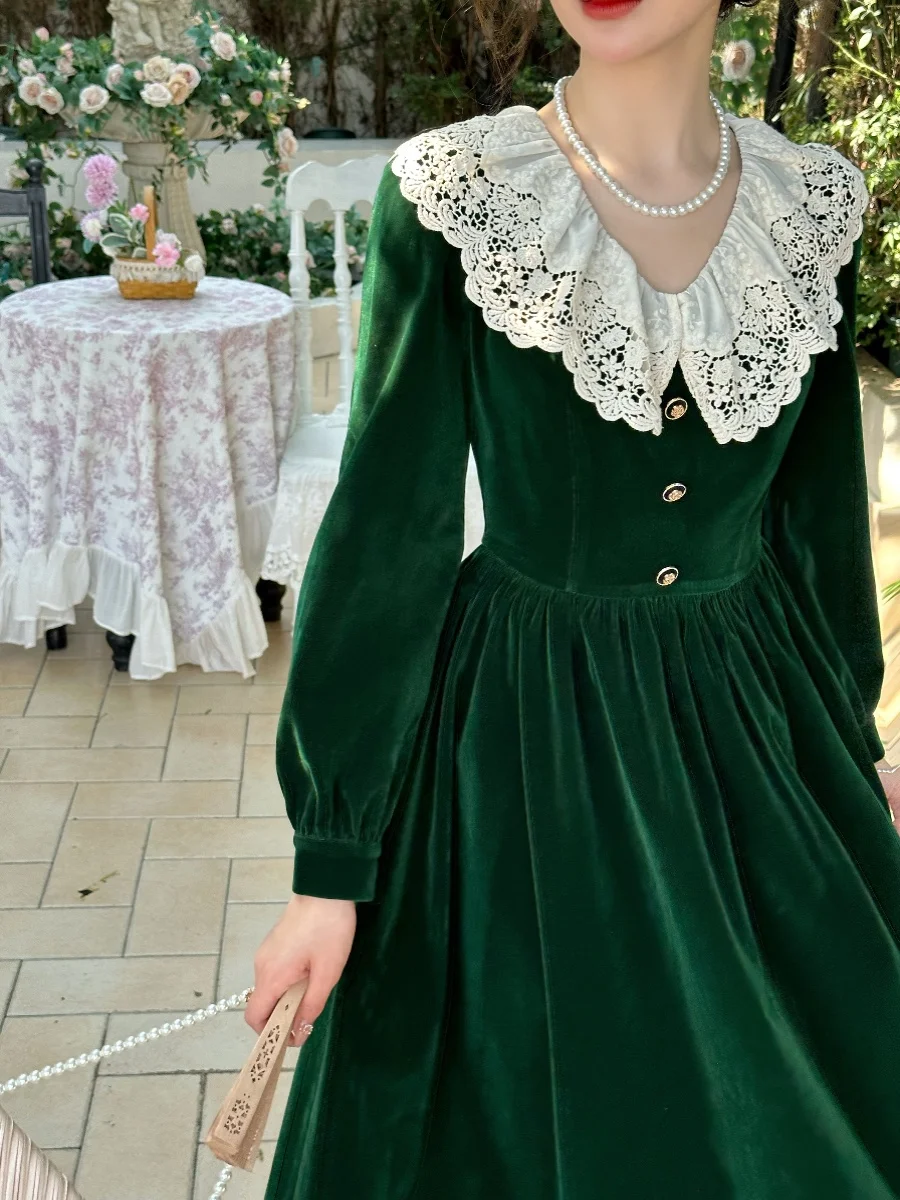 

Retro Lace Trim Velvet Draping Green Long Sleeve Dress Ultra White A-Line Skirt Vintage Style City Walk Autumn Winter Dress