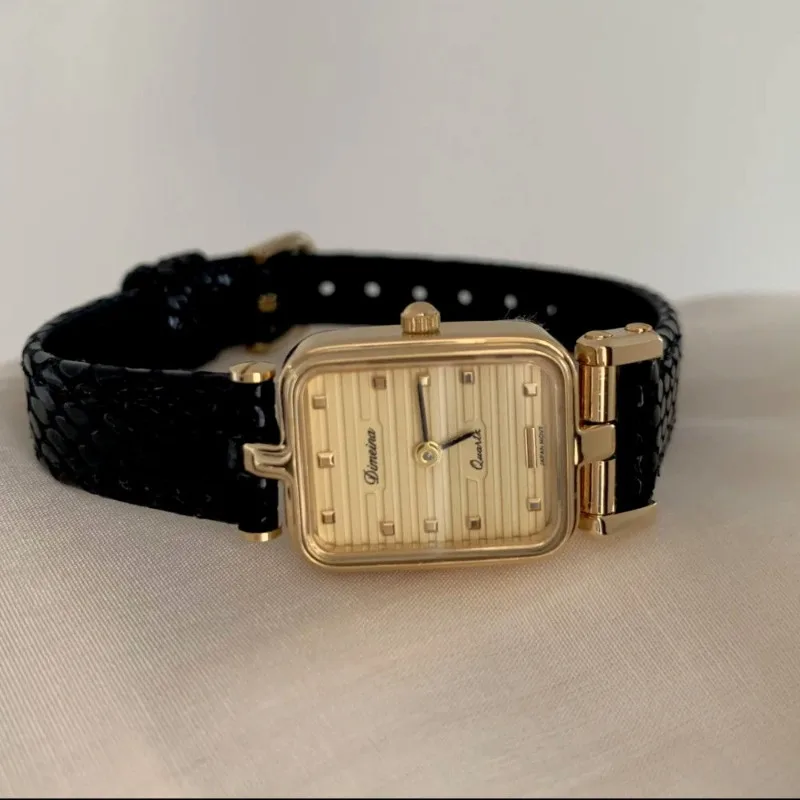 Vintage Square Watch Ladies Leather Strap Belt Bracelet Watch Suitable For Gifts Women Elegant Casual Digital Watch Reloj Mujer