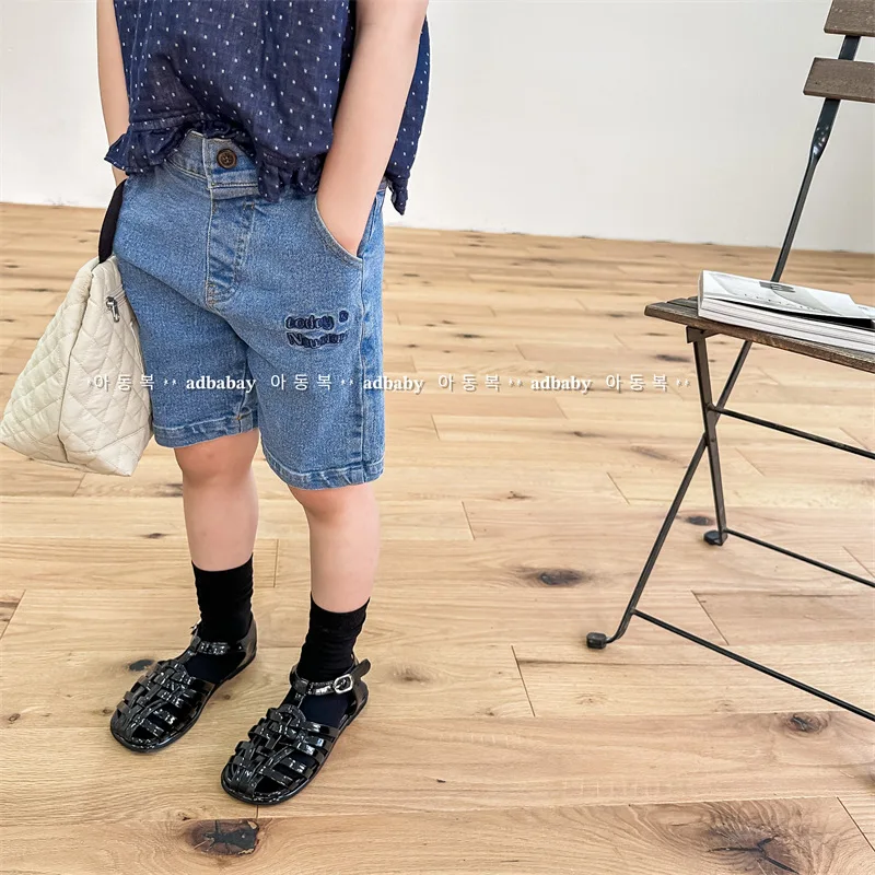 Short en jean taille haute pour enfants, nouvelle version coréenne, vêtements pour enfants, broderie de lettres, short en jean décontracté pour bébés garçons et filles, été 2025