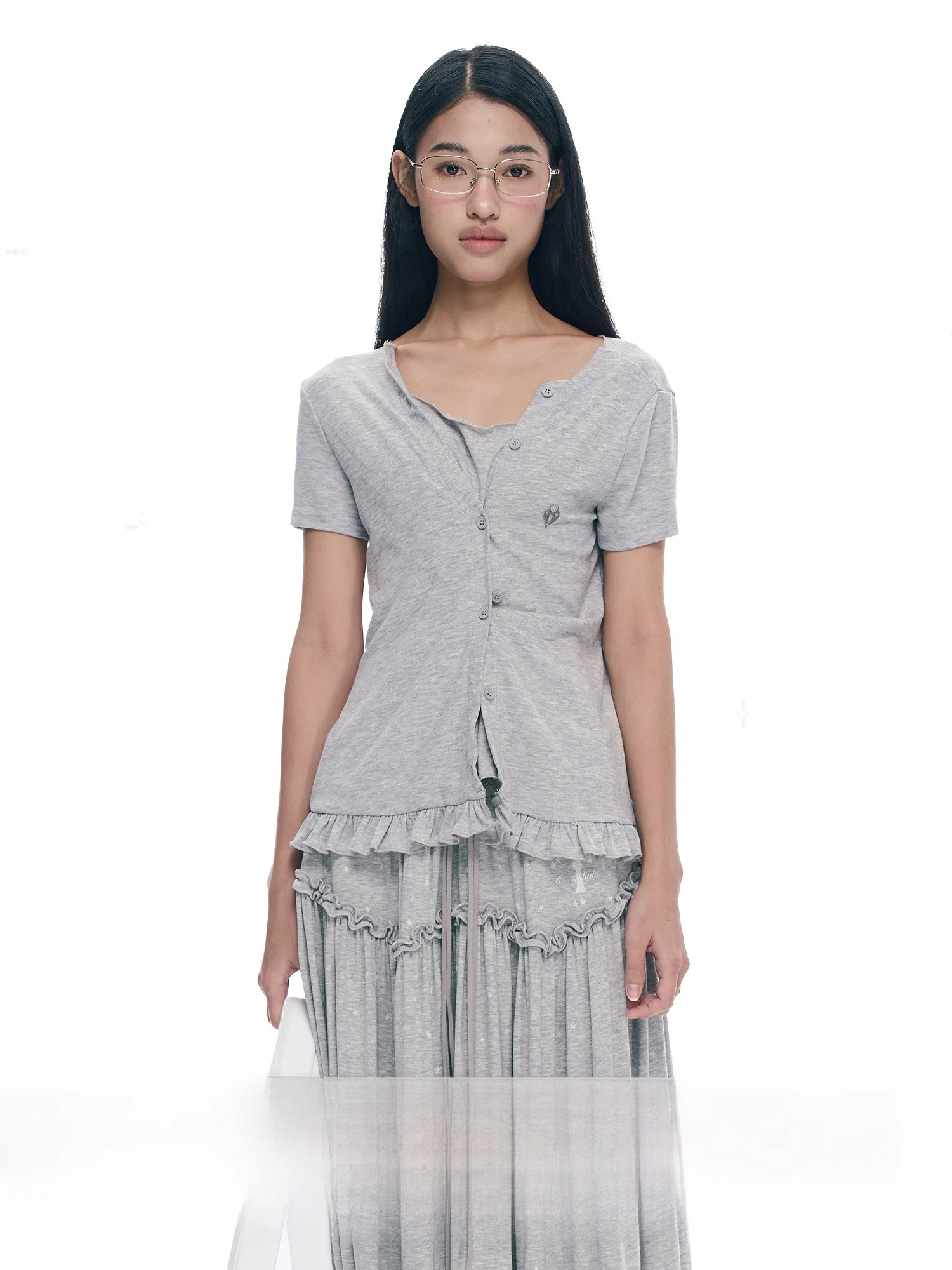 NECY Studio Nieregularny Krój Haftowany T-shirt Wiosna Lato Uroczy Regularny Krój Mieszanka Poliestru Damska Bluzka