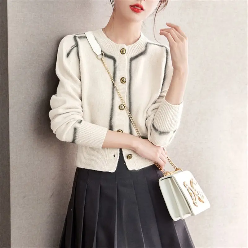 

New Design Contrasting Color Breasted Knit Cardigan Women's Stylish and Chic Short Sweater Jacket