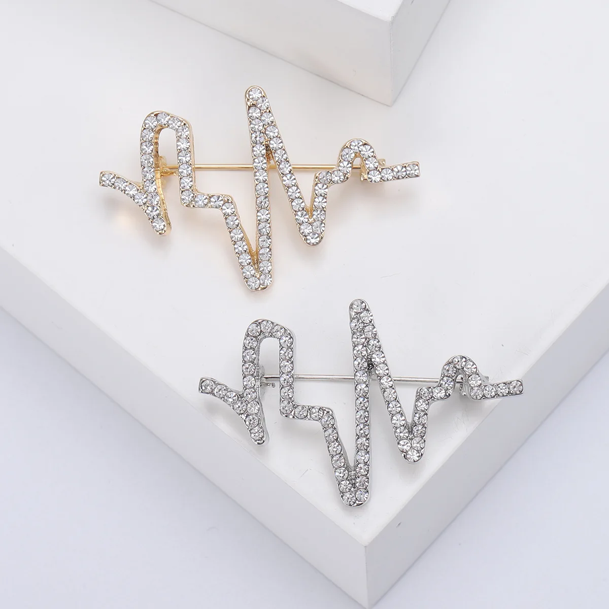 Rhinestone Brooches ECG Heartbeat Shape Pins Party Daily Jewelry Metal Daily Gift for Doctor Nurse Clothing Coat Suit Accesories