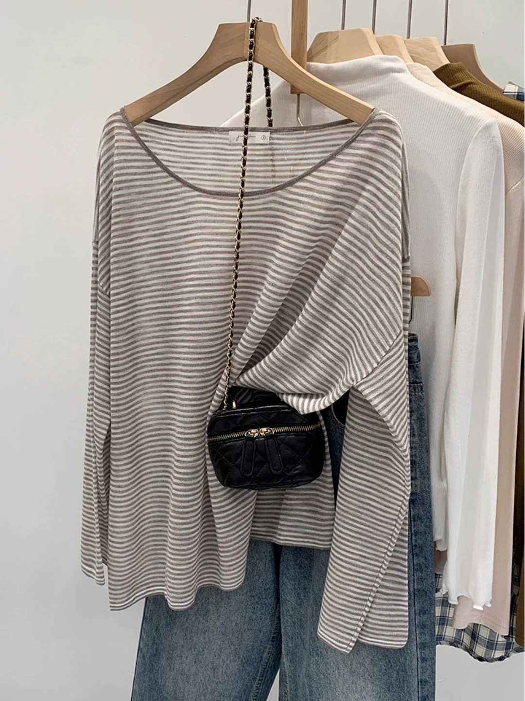 

Свободная полосатая длинная футболка-свек, женская легкая ранняя осень, повседневный топ с плоским воротником, классический узор, универсальный крой