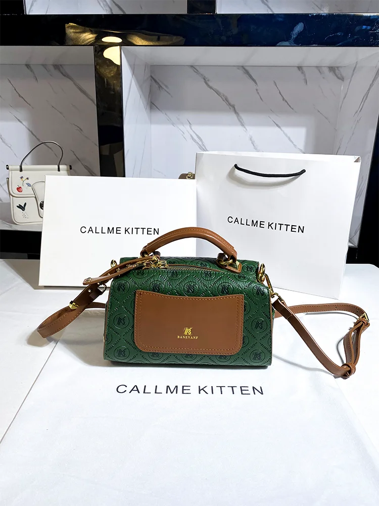 

Popular and Luxury Pillow Bag with Charming Printing and Pendant Women's Hihg Quality and Versatile Handheld Crossbody Bag