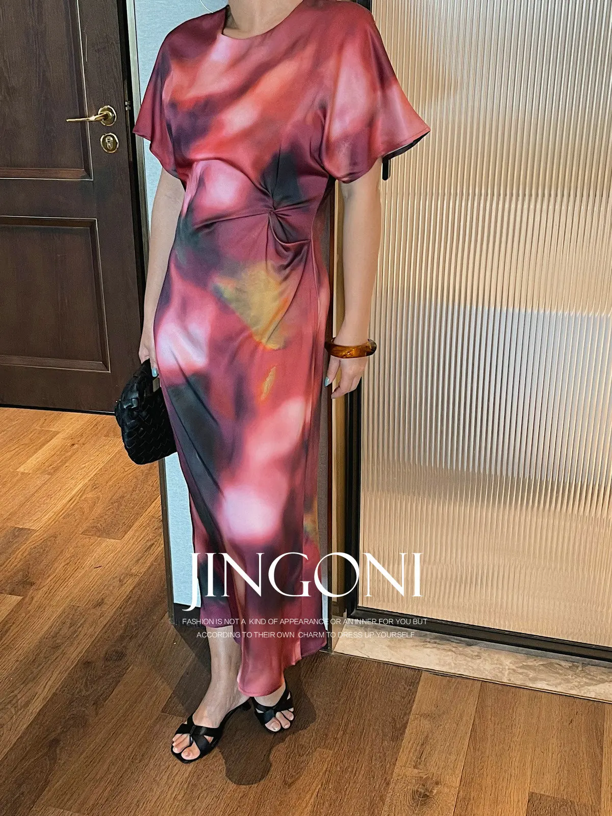 Satynowa długa sukienka w kratę Y2k 2025 Odzież damska Lato Koreański styl Moda Elegancka impreza Luksusowy seksowny wieczór Nowy krótki rękaw