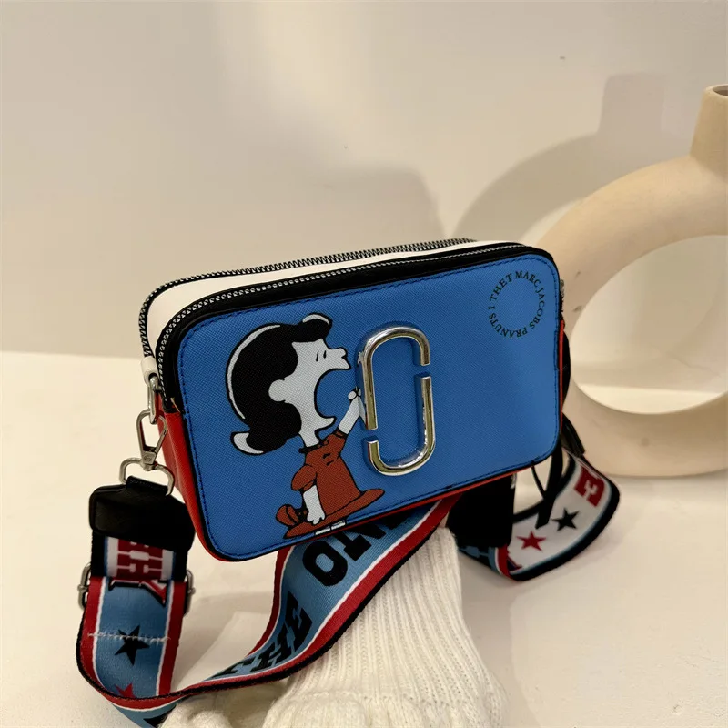 Snoopy-Bolso pequeño de hombro con dibujos animados para mujer, bandolera cuadrada con cámara versátil, estilo fragante, a la moda