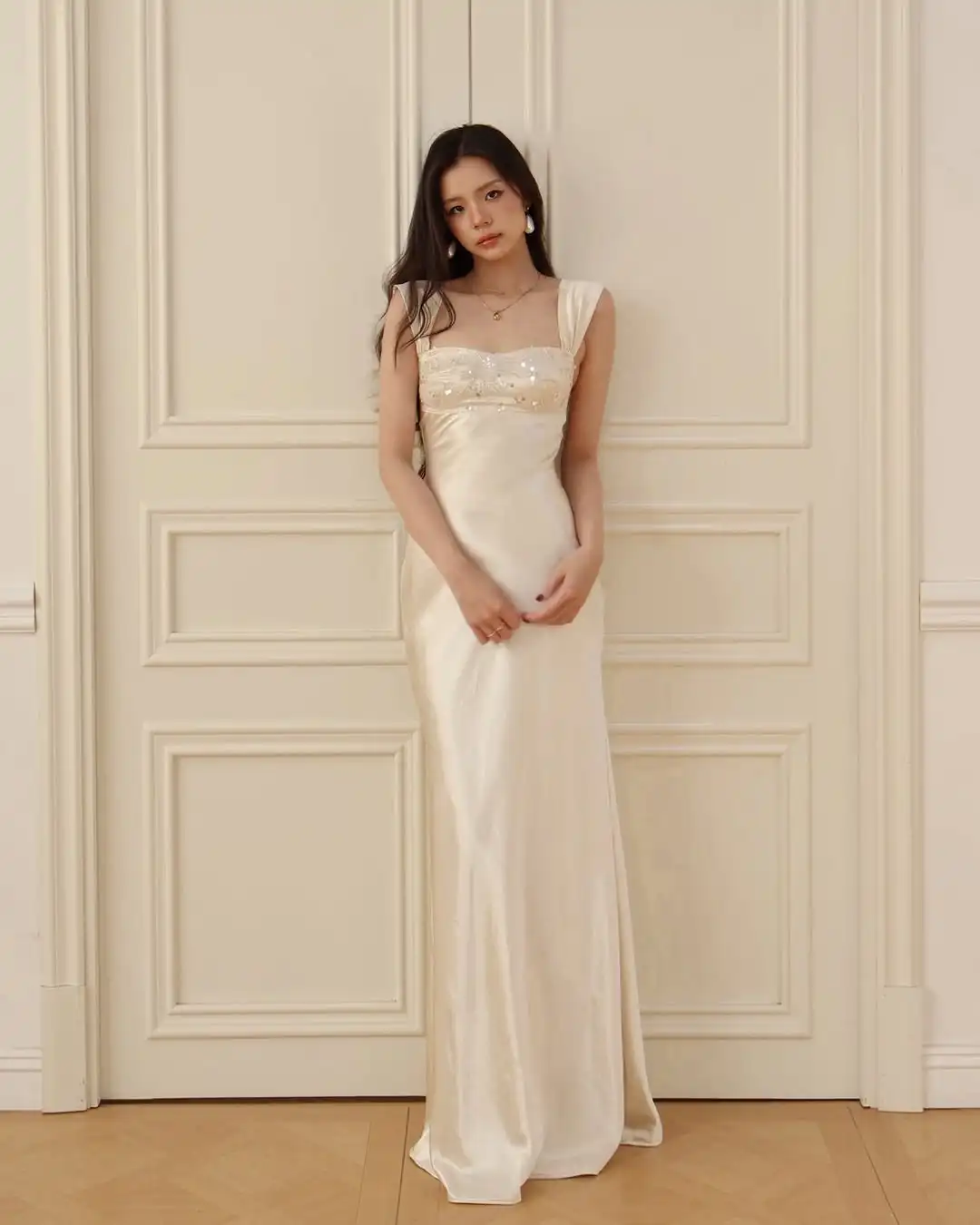 

Cream White Convertible Off Shoulder Elegant Sleeveless Prom Dresses Glossy Satin Evening Dresses Open Back Maxi Party Gowns
