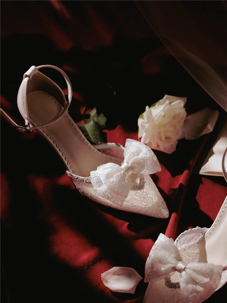 scarpe-da-sposa-sottili-con-tacco-alto-primavera-ed-estate-nuovi-sandali-con-fiocco-in-rete-di-pizzo-a-punta-banchetto-scarpe-da-donna-di-grandi-dimensioni-di-piccole-dimensioni