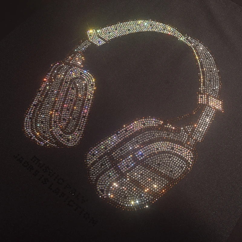 High-quality hot diamond DIY creative shiny headphones ironed on T-shirts, jeans, hoodies and clothing accessories