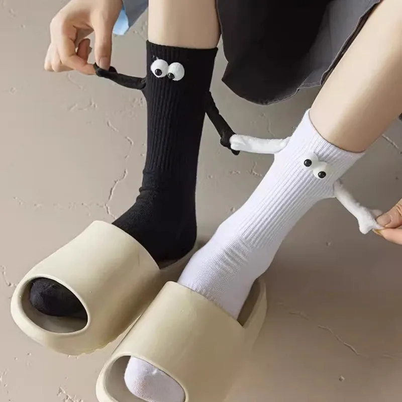 1-4Pairs Magnetic Hand in Hand Cotton Couple Socks Korean Mid Tube Cute Creative Holding Hands Design for Holiday Gift Matching