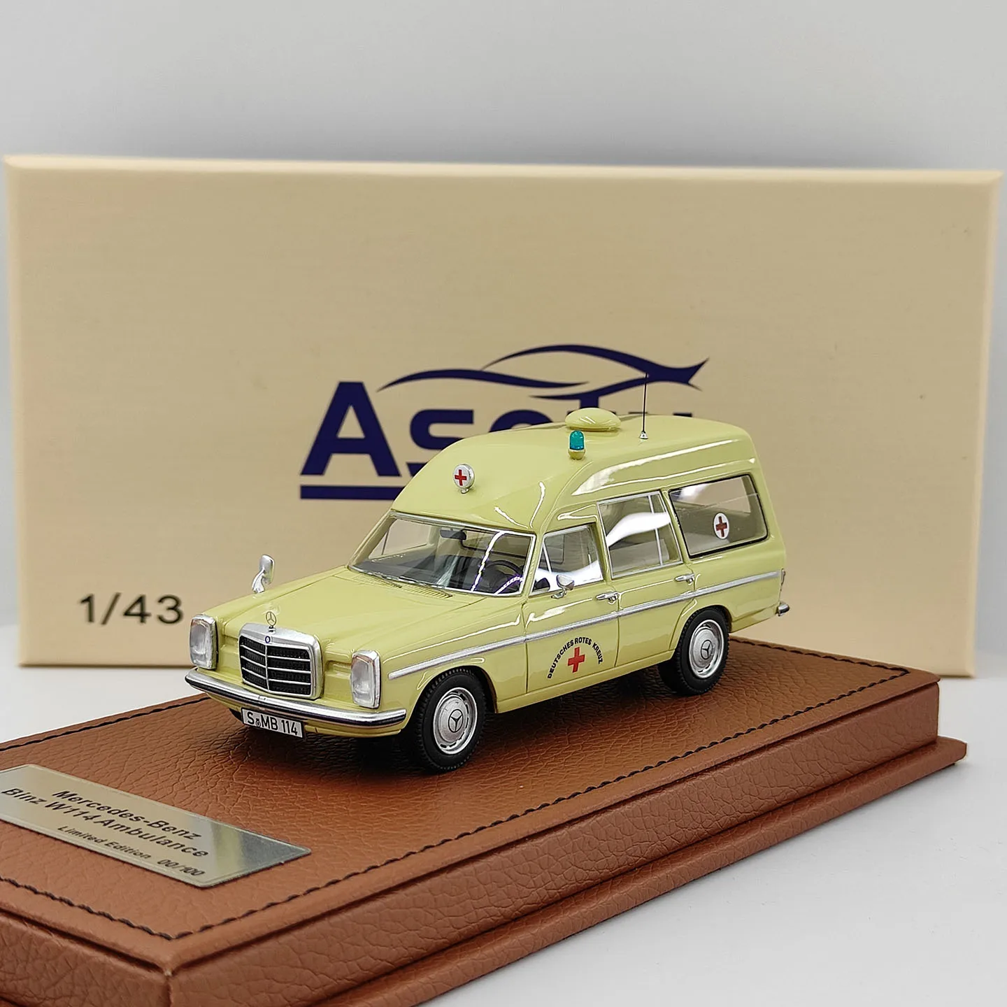 ASOTY 1:43 Scale Benz Binz W114 Ambulance Resin Car Model