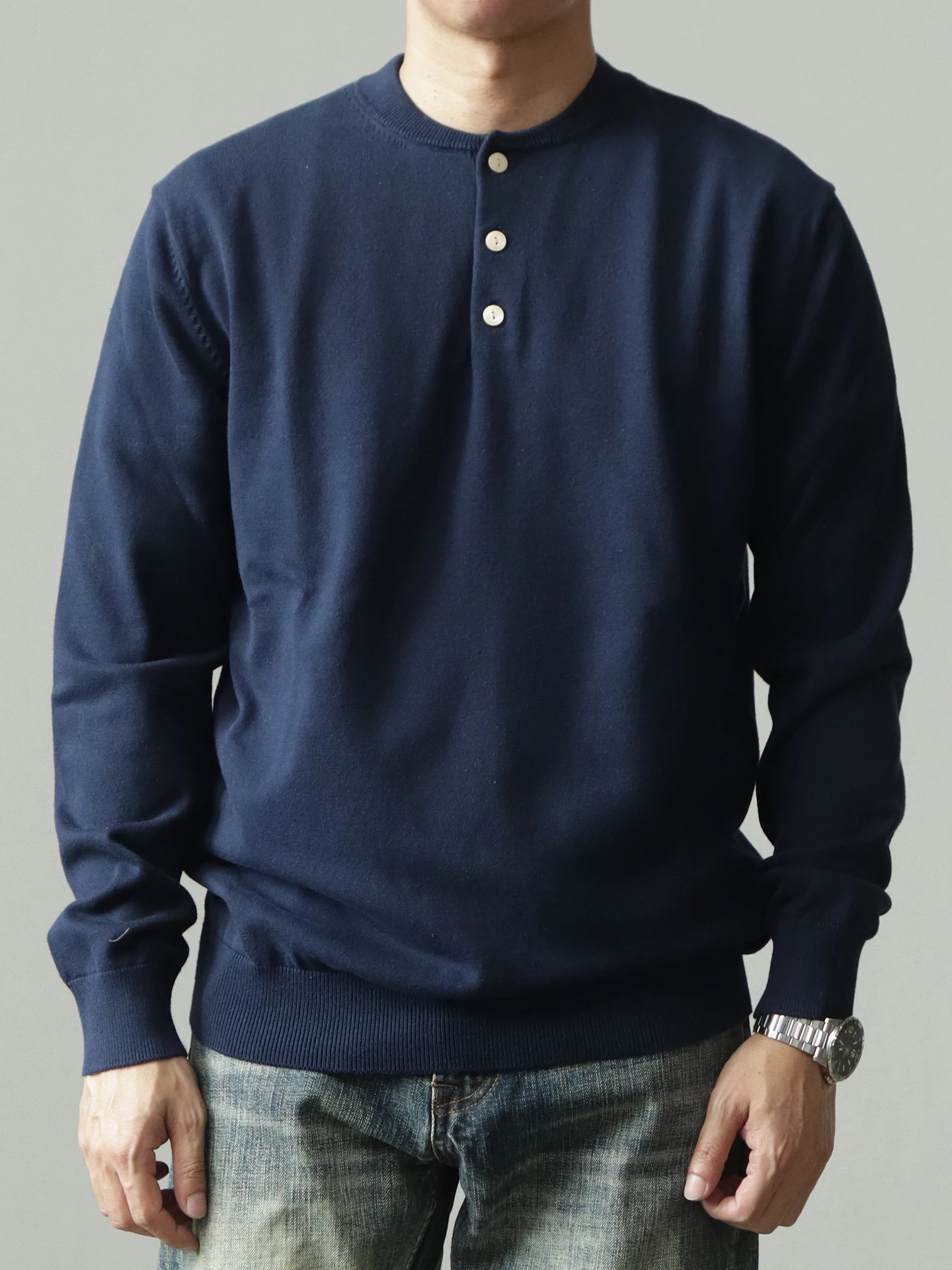 

Осенний новый свитер в американском ретро-стиле с воротником-стойкой, вязаный, из чистого хлопка, повседневный, удлиненный, мужской, модный топ