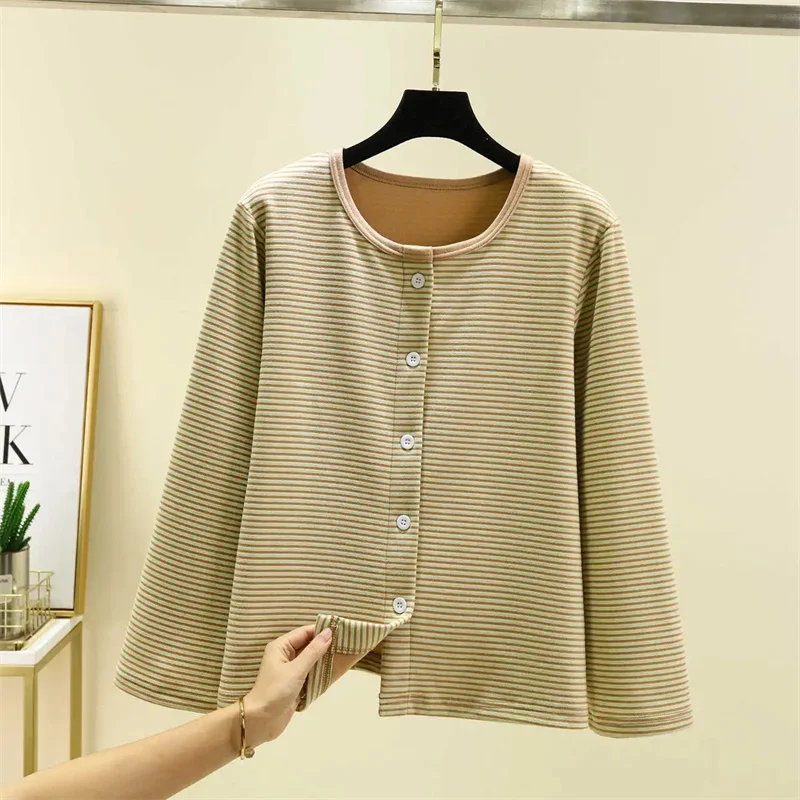 

Новая бархатная теплая домашняя куртка женская 2026 зимняя бархатная полосатая пижама пальто женские большие размеры свободный мягкий кардиган топы