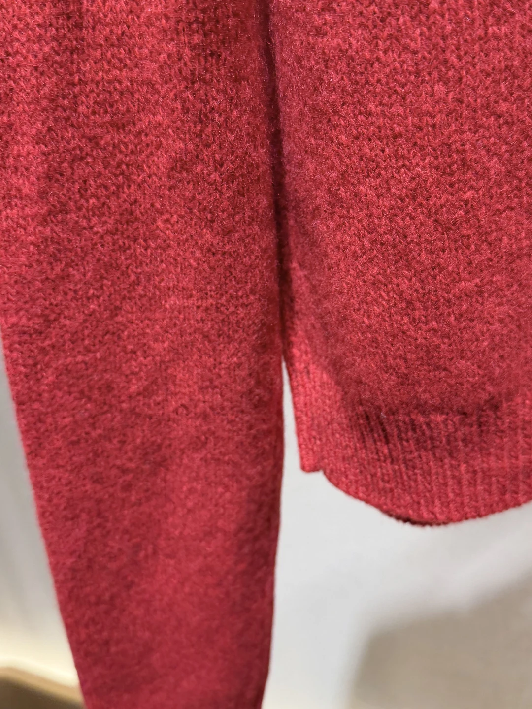 Ele Rosso lavorato a maglia lungo Sve rotondo Ne Knot Diamond incorporato Slim Fit Maglieria Primavera 2026 Faion Top da donna