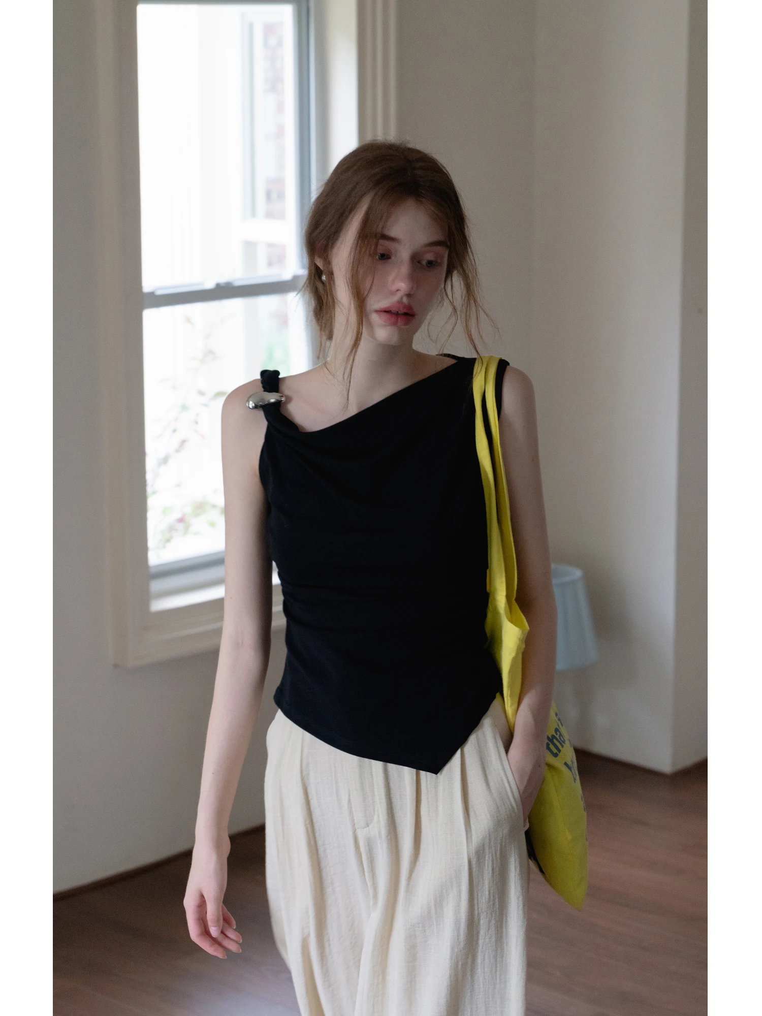 

Eggka асимметричный облегающий жилет женский летний дизайн Sense Svel Top нестандартный подол воротник-стойка без пояса