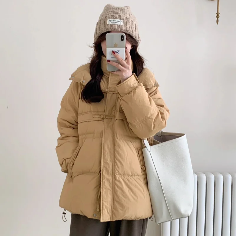2022 Herbst/Winter Neuankömmling Damen locker sitzende, schlankmachende, modische, vielseitige, verdickte Daunenjacke mit Knöpfen