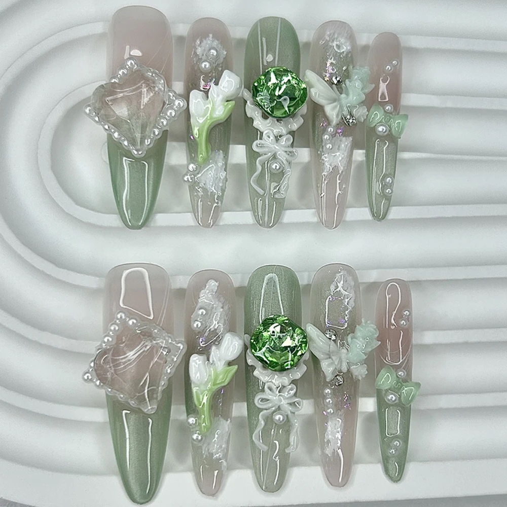 エレガントなレトロエメラルドグリーンのフランス製ハンドメイド付け爪、華やかな3Dダイヤモンドバタフライパールフェイクネイル、キャッツアイアーモンドネイルアート