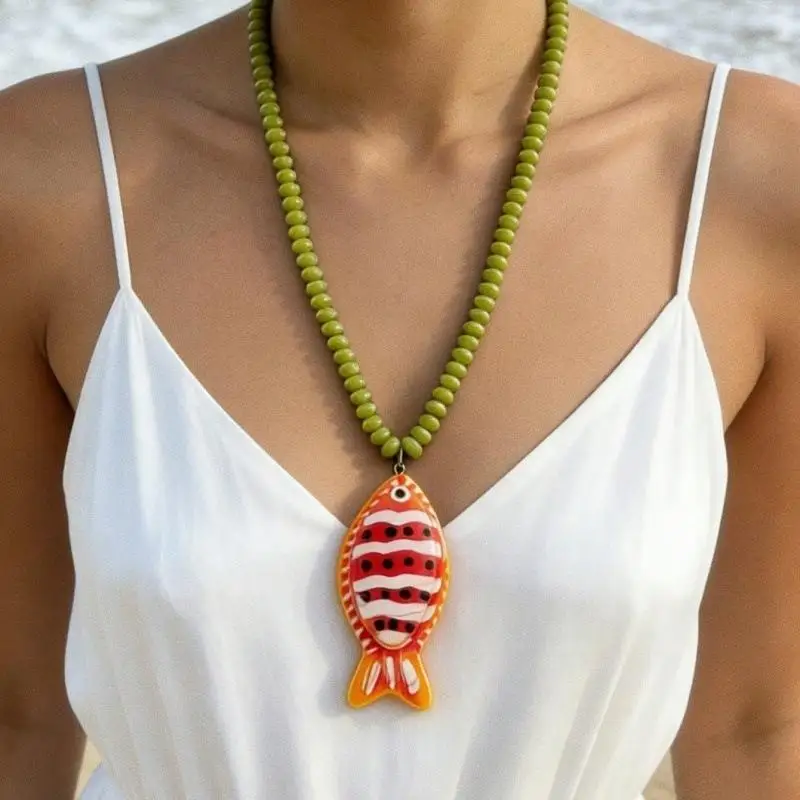 Modische böhmische Halskette mit kleinen Fischperlen, Strandurlaubsstil, bunte tropische Fischanhänger-Halskette, Schmuckzubehör – Detail 2