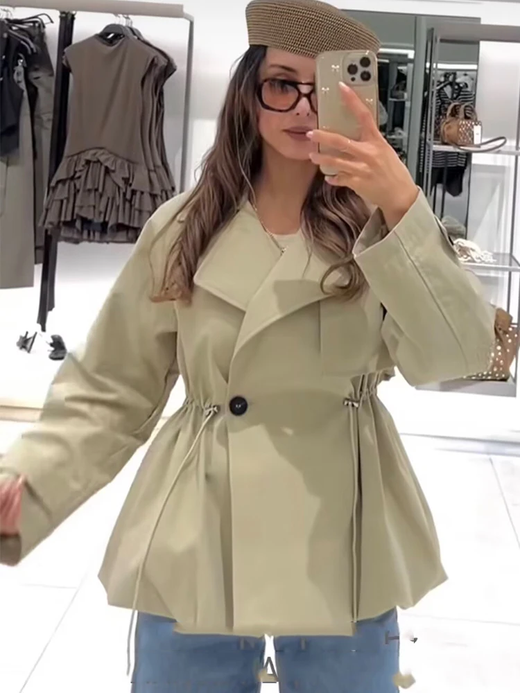 New Women Lapel Collar Short Wind Trench Jacket Leisure Drawstring Waist Button Front Coat 2026 New High Street Fashion Jacket