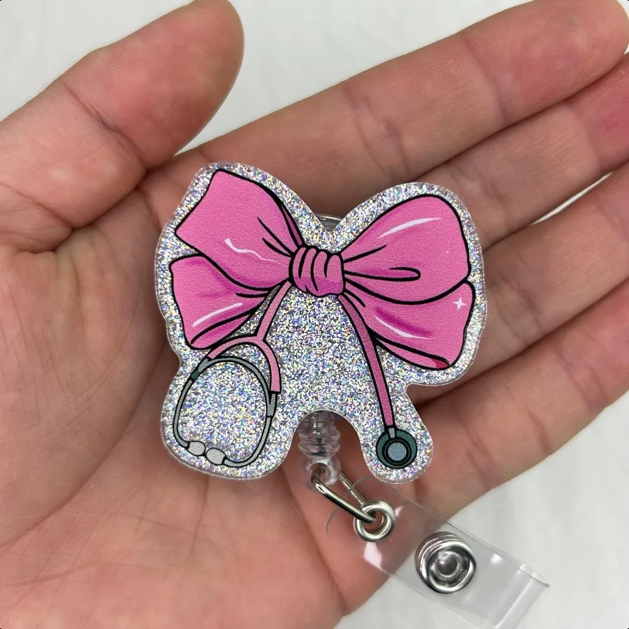 الوردي القوس سماعة الطبيب شارة بكرة قابل للسحب للتمريض RN CNA LPN ومساعد طبي لطيف الهدايا Coquette القوس معرف اسم شارة