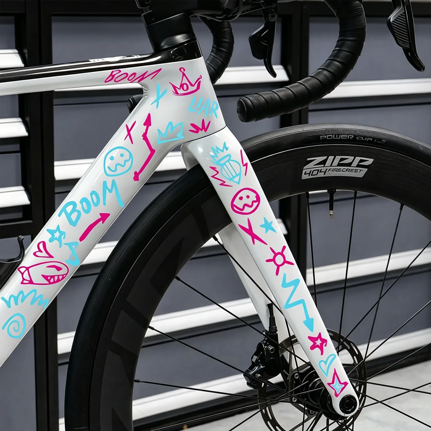 UV-Transparente Aufkleber für Fahrradrahmen Oberrohr Bunte Graffiti DIY Radsport Straßen-MTB-Fahrräder Motorrad-Karosserie Helm-Dekor Zubehör – Detail 10