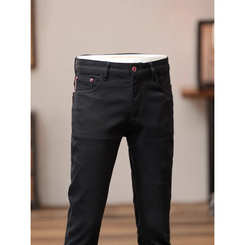 

Черные джинсы, тренд мужской моды, вышитый принт, приталенный крой, маленькие ноги, уличные рюши, красивые повседневные брюки