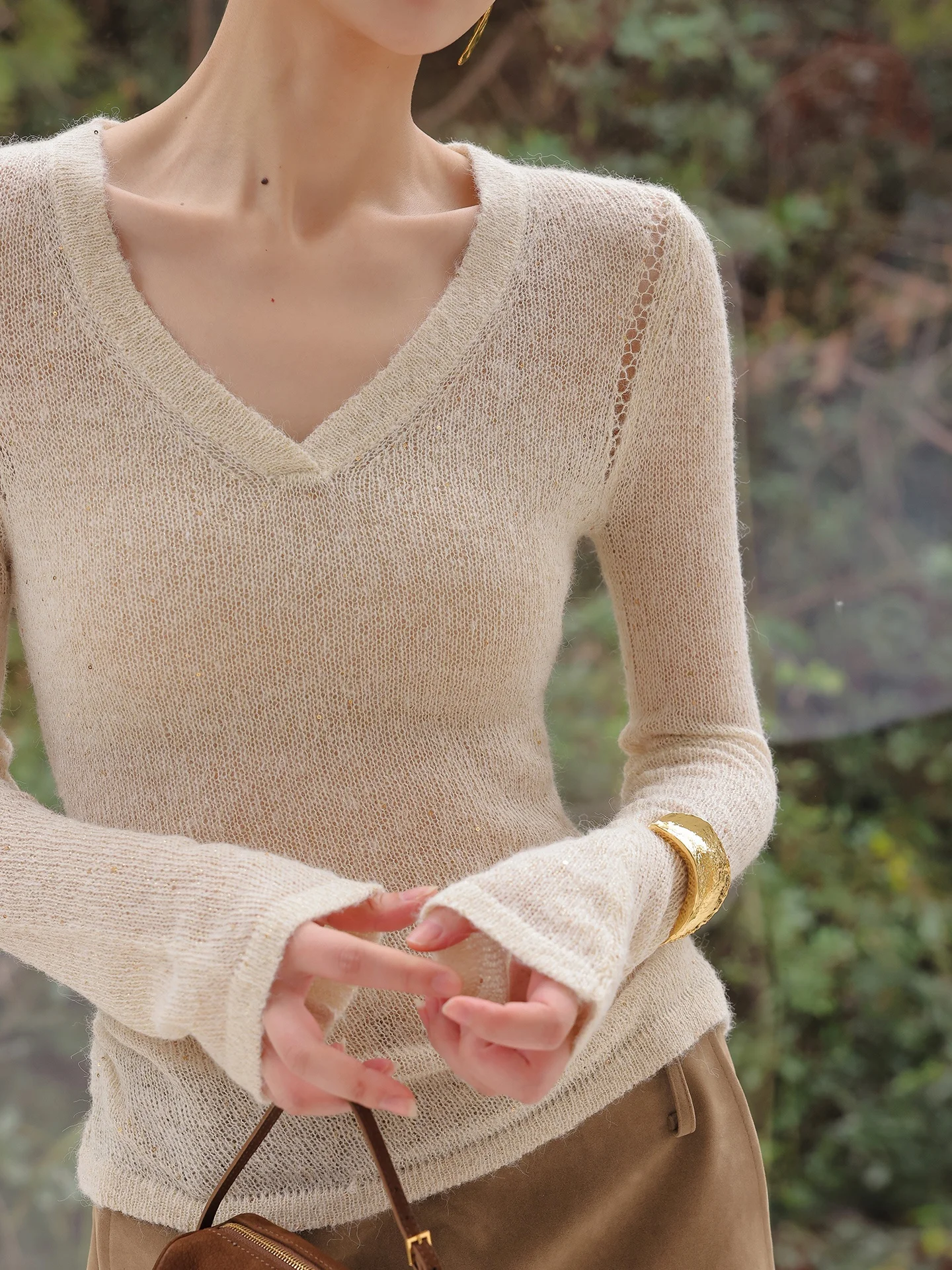 

JWUNIQUE Women's Slim Fit V-Ne Knitted Sweater Lightweight Airy Touch Soft Yarn Wine Pit Long Sve Regular Length