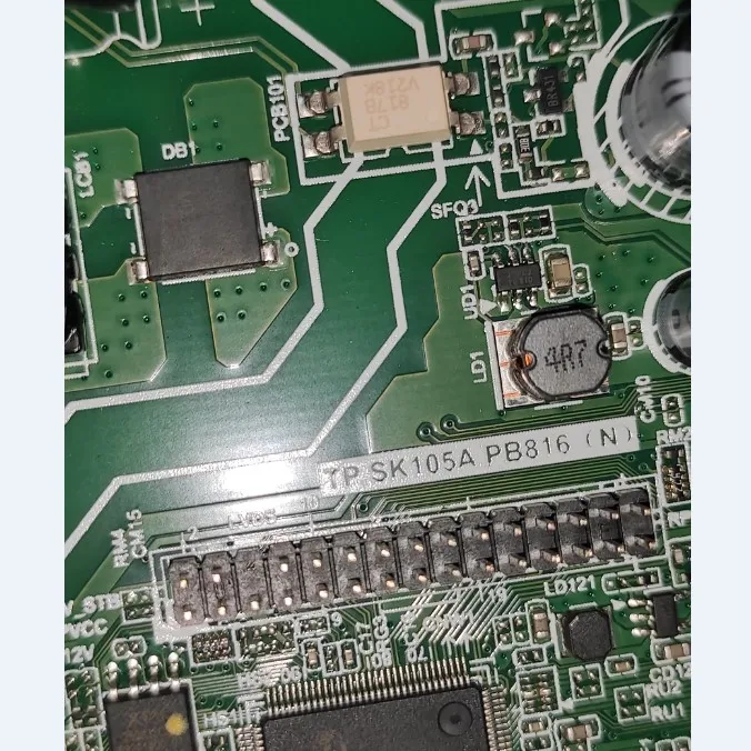 TP.SK105A.PB816(N) ثلاثة في واحد اللوحة الأم للتلفزيون العالمي المزدوج HD واجهة HDMI 30-84 فولت الجهد 480ma 25 واط