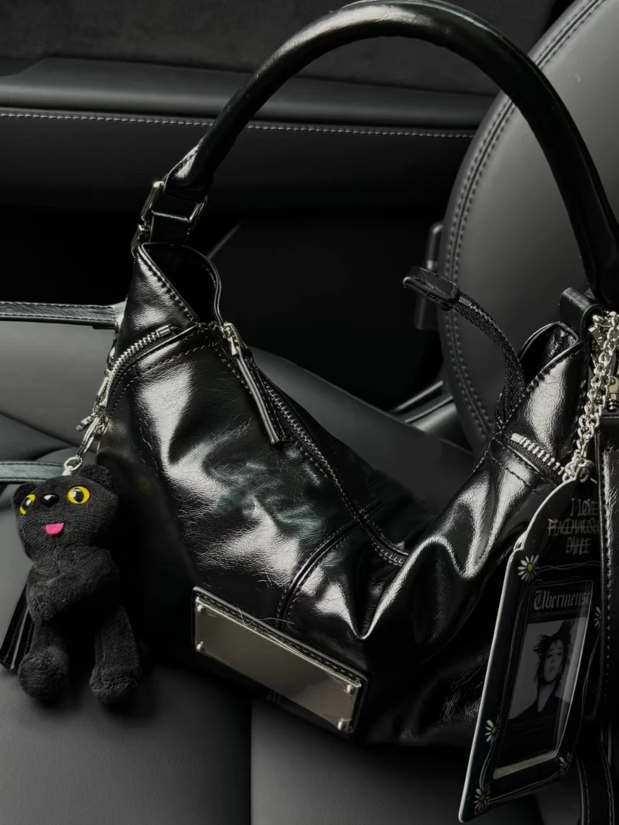 

2026 New Style Large Capacity Motorcycle Bag Simple Side Zipper Single Shoulder Tote Bag for Young Women Casual British Style