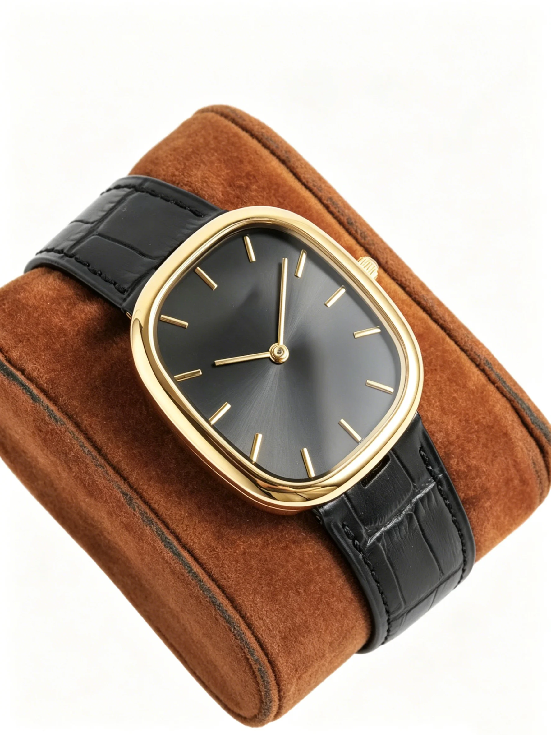 

Customized watch, 36mm, sapphire glass mirror, customized integrated movement, leather strap