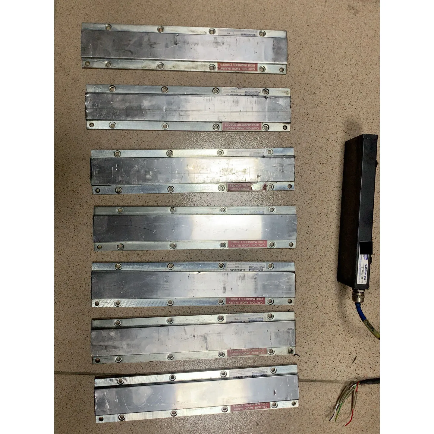 

LINEAR MOTOR MCD0300256108 ICD10030A4C1