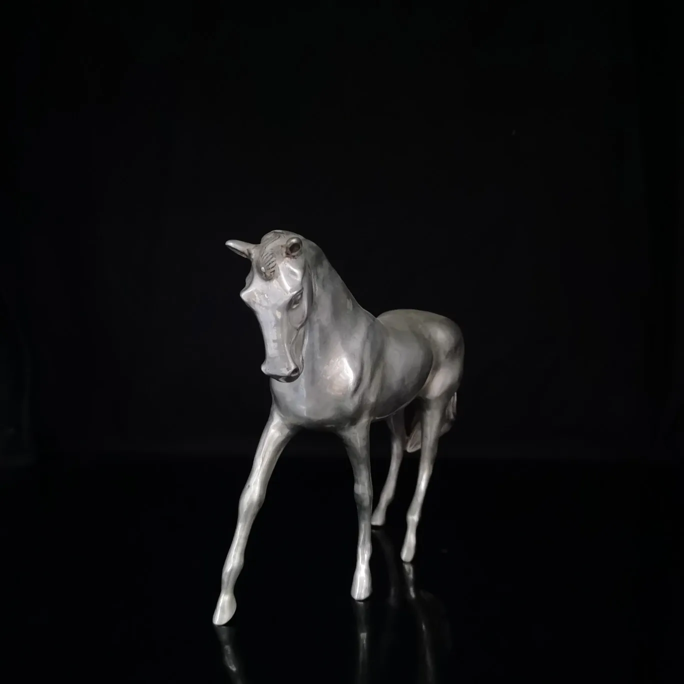 The Silver Plated White Copper Pony Ornament is Finely Crafted and Has a Beautiful Appearance Which is Worth Collecting