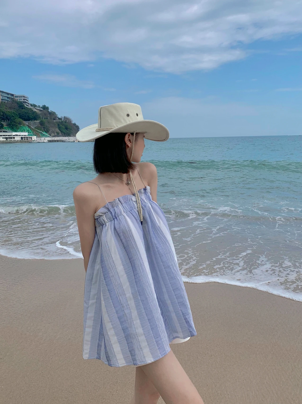 Haikou Sanya vêtements de voyage vêtements d'extérieur pour femmes haut court à bretelles conception amincissante Sensation plage Vaion Anti-âge