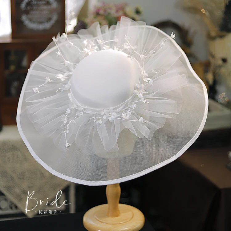 Fairy White Large Brim Wedding Hat Floppy Mesh Flower Satin Fedoras Elegant Ladies Fancy Show Horse Race Party Fedora Headdress