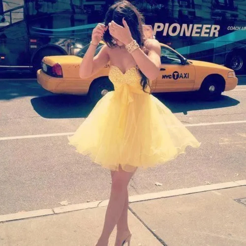 2024New Mini Prom Dress Yellow Sweethear Neck Sexy Short A-Line Homecoming Dress Evening Dress Lace Appliques Cocktial Gow