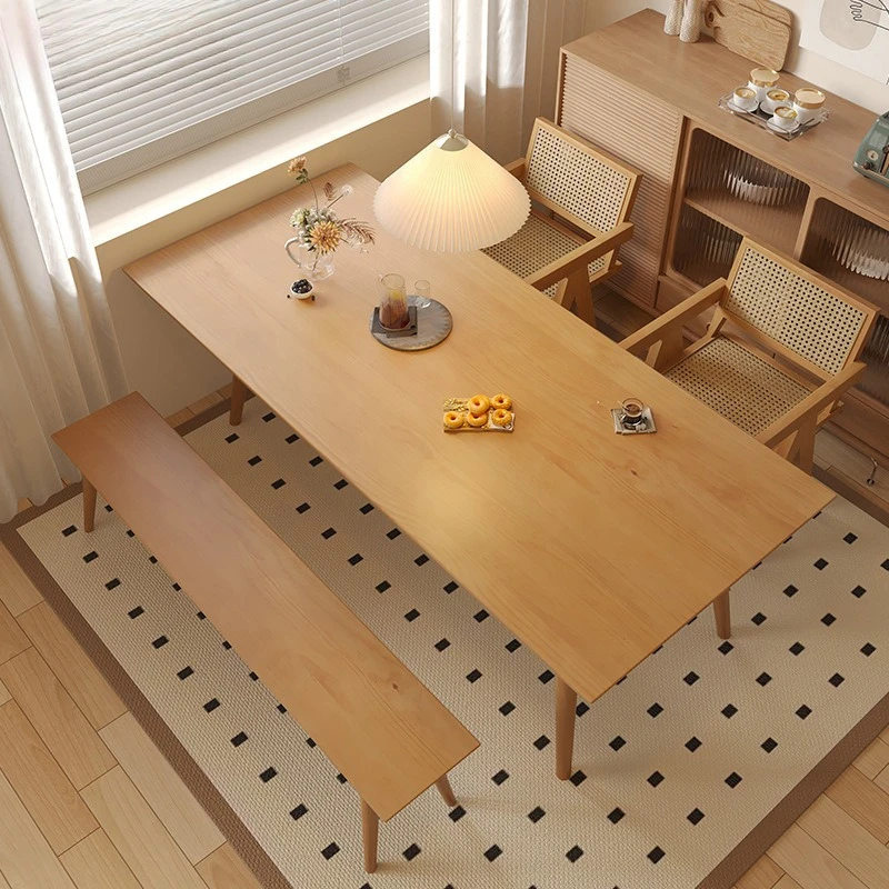 Esstisch aus massivem Holz