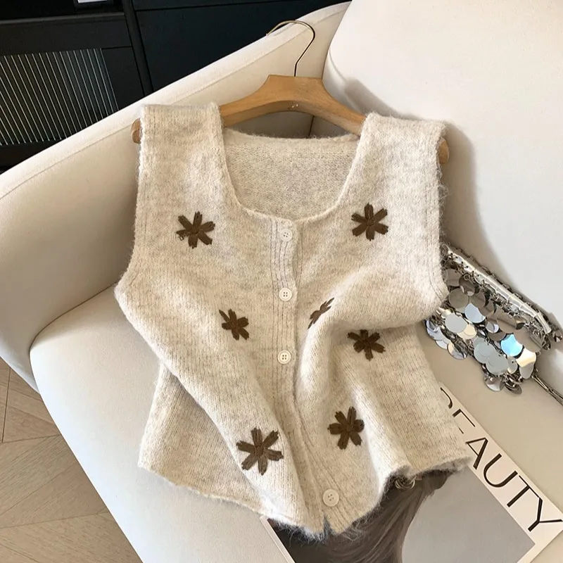 

Korean Style Embroidered Floral Knitted Vest Women's 2025 New Design Slim Fit Shoulder Bared Top Self Kept Pattern