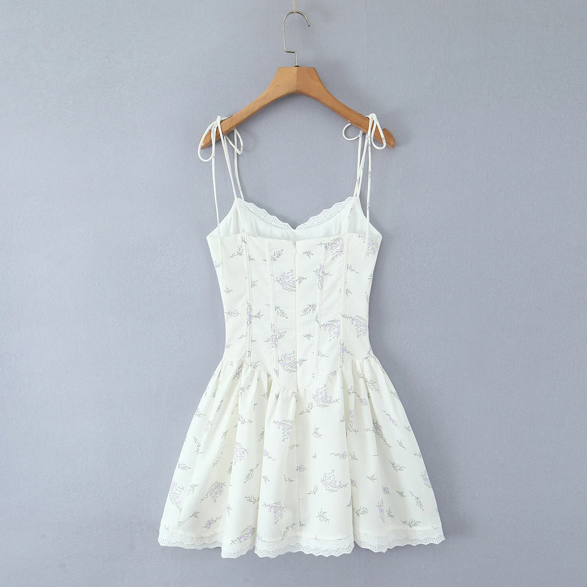 Vestido blanco dulce con estampado Floral y lazo para mujer, vestido con tirantes de encaje empalmado, cuello en V, deshuesado, cintura delgada, corte en A, sin mangas