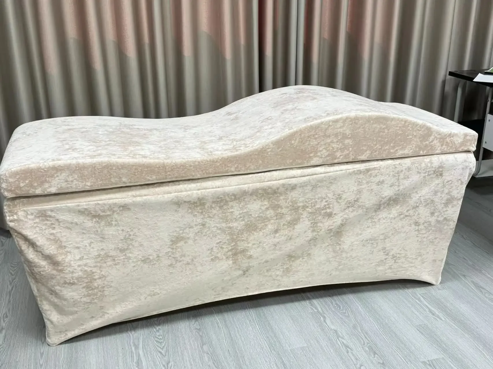 Dessus de lit et couvre-lit à cils, coussin de table de massage ergonomique et incurvé, matelas à cils pour salon de beauté personnalisé