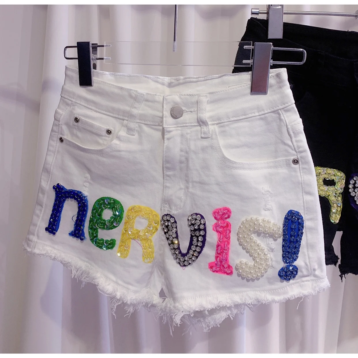 Classic Beaded Flowers Denim White Shorts 2025 Bestselling New Spring Summer Women Shorts Trendy Raw Edges Trend Shorts