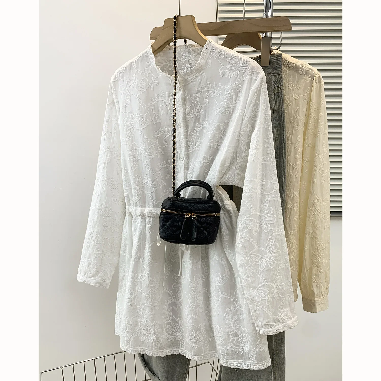 

Women's Large Size Loose Ethnic Style Embroidered Shirt Casual Versatile Waist Bottom White Shirt