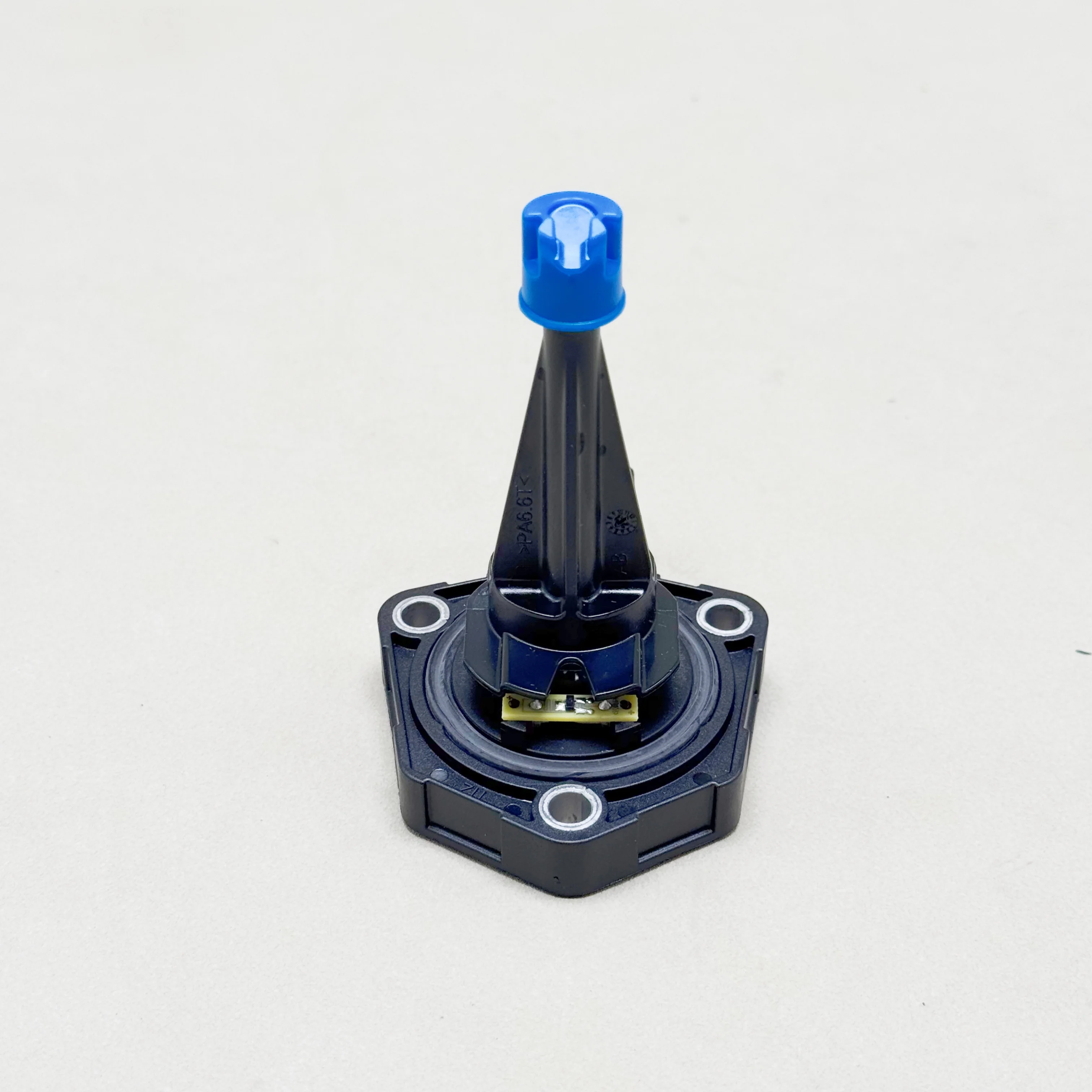 

Engine Oil Level Sensor for Audi A3 RS3 VW Beetle Golf Jetta 3-pin Connector Oil Level Sensor Accessories 013680091 04E907660C