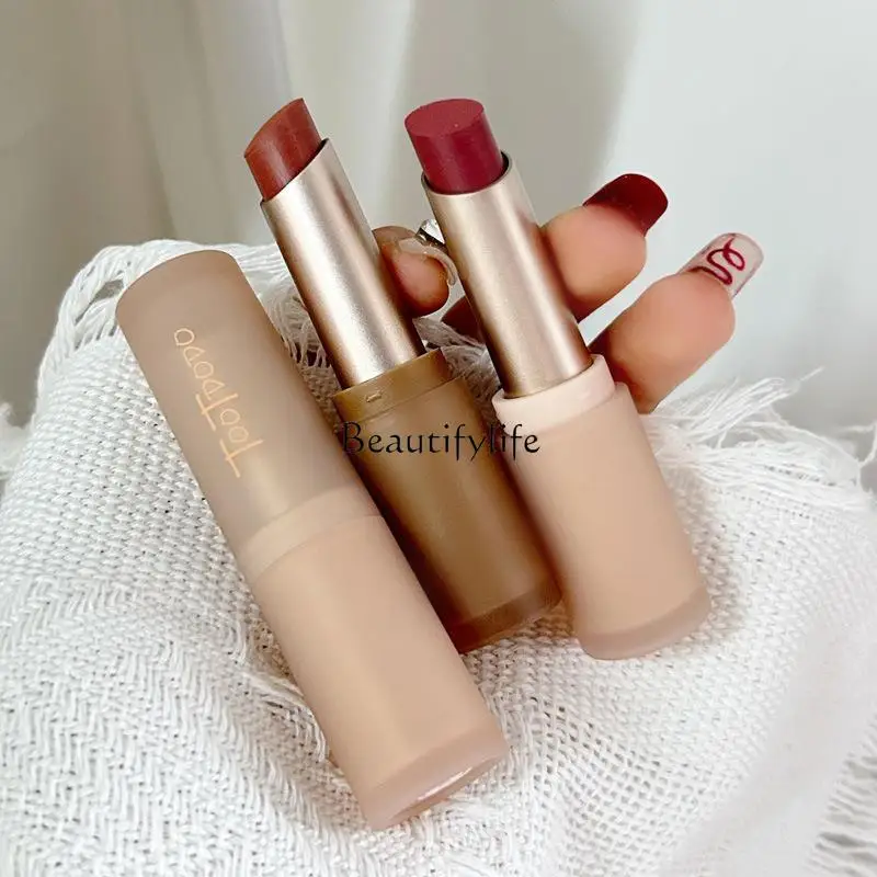 

Misty velvet lipstick enhances complexion for a long time, does not stick to the cup, soft mist matte nude lipstick