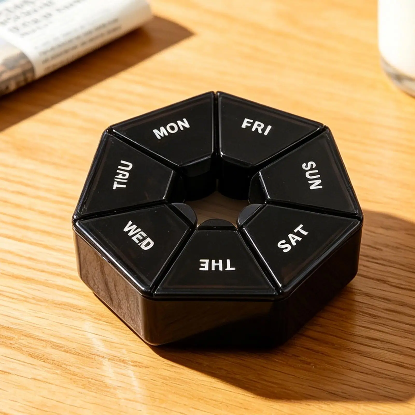 Daily Pill Organizer 7 Compartments Tablets Chews Case Anti-moisture Airtight Lid Pill Sorter for Elderly Men Women Purse Pocket