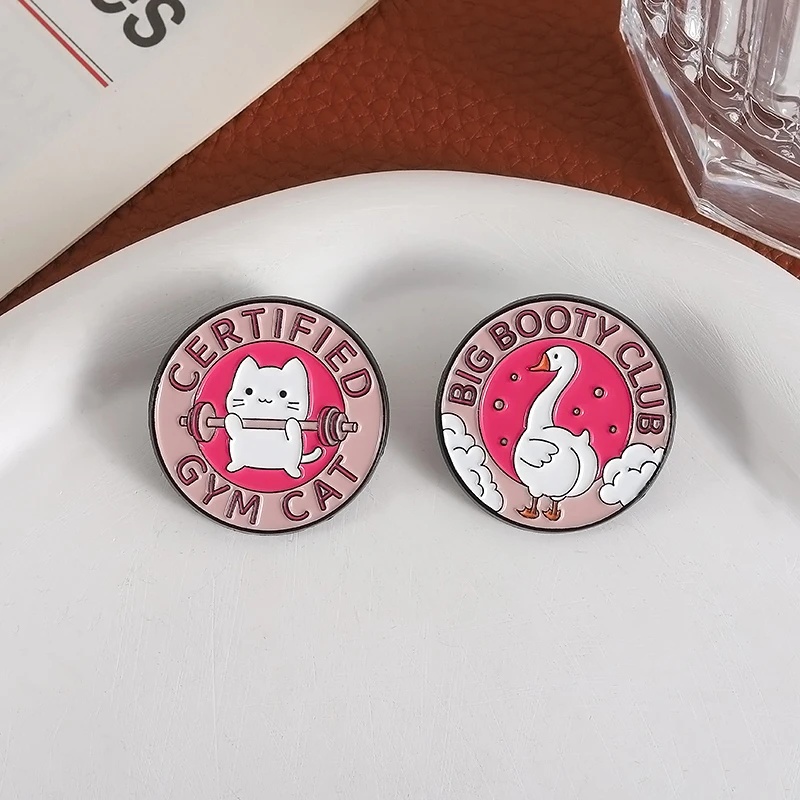 معتمد الصالة الرياضية القط المينا دبوس كبير الغنيمة نادي اللياقة البدنية المتحمسين بروش التلبيب على ظهره مضحك مجوهرات اكسسوارات هدية للأصدقاء #5